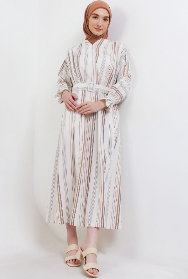 Gamis dengan corak garis-garis vertikal